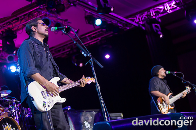 Los Lonely Boys